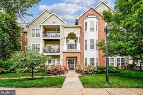 4129 Fountainside Ln #202, Fairfax, VA 22030