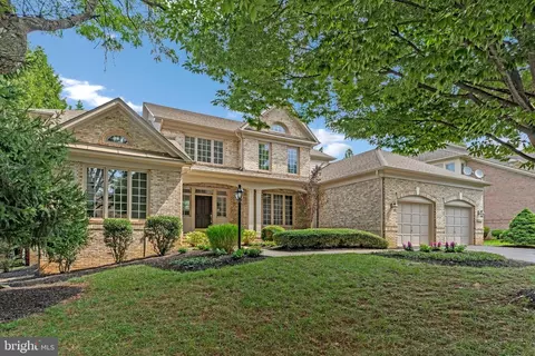 8818 Jarrett Valley Dr, Vienna, VA 22182