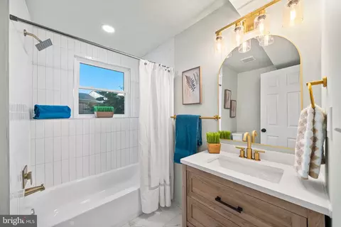 4426 Cub Run Rd, Chantilly, VA 20151 photo 33