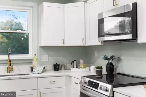 4426 Cub Run Rd, Chantilly, VA 20151 photo 8