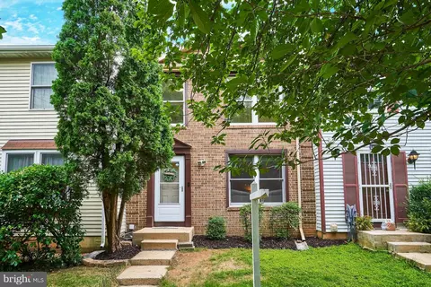 6758 Brook Run Dr, Falls Church, VA 22043