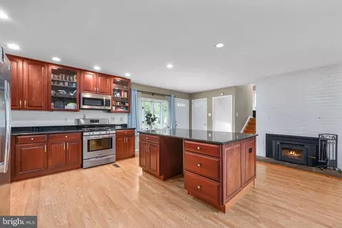 5513 Hinton St, Springfield, VA 22151 photo 7