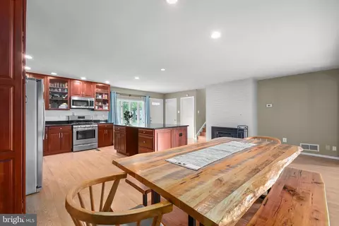 5513 Hinton St, Springfield, VA 22151 photo 4