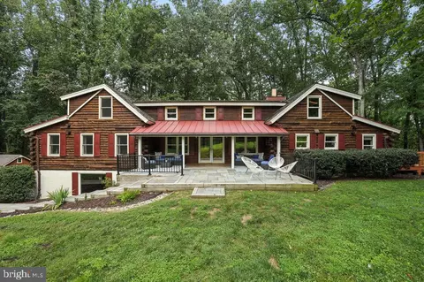 1536 Windstone Dr, Vienna, VA 22182