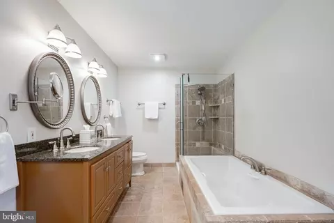 Bath - 9100 Joyce Phillip Ct, Springfield, VA 22153 photo 2 of 4