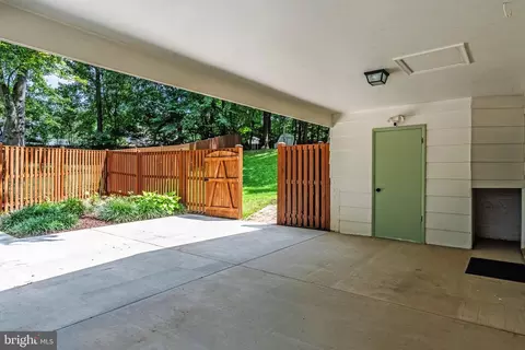 Exterior - 9100 Joyce Phillip Ct, Springfield, VA 22153 photo 4 of 9