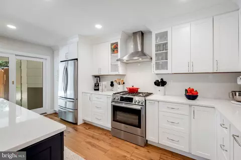Kitchen - 9100 Joyce Phillip Ct, Springfield, VA 22153 photo 4 of 6