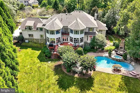 9864 Walker Glen Ct, Great Falls, VA 22066
