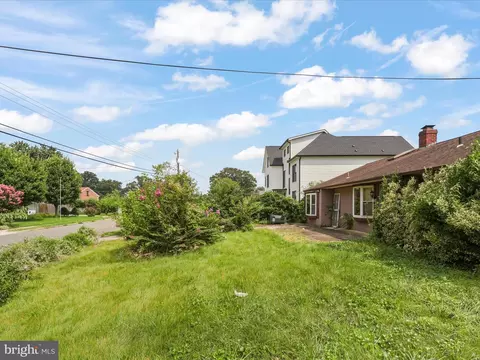 Exterior - 7304 Dickenson St, Springfield, VA 22150 photo 4 of 9
