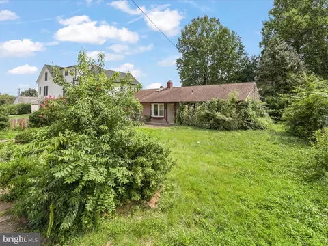 Exterior - 7304 Dickenson St, Springfield, VA 22150 photo 3 of 9