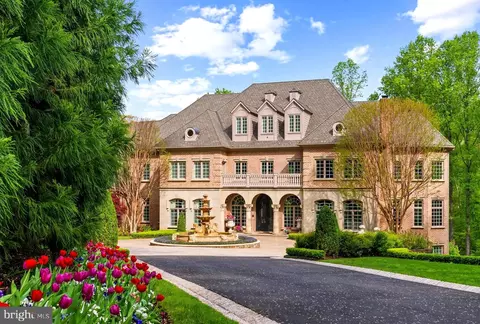 91129120 Mine Run Dr, Great Falls, VA 22066