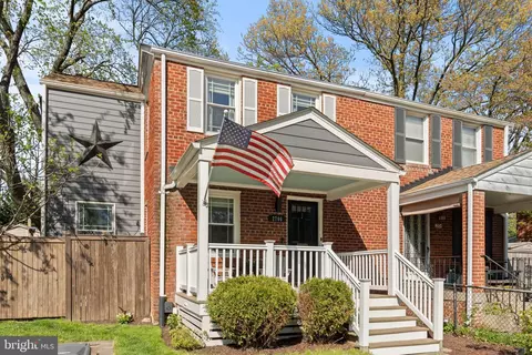 2706 Albemarle Dr, Alexandria, VA 22303