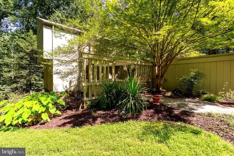 11301 Fieldstone Ln, Reston, VA 20191