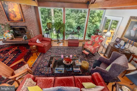 Living - 11301 Fieldstone Ln, Reston, VA 20191 photo 3 of 4