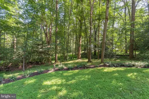 Exterior - 11301 Fieldstone Ln, Reston, VA 20191 photo 17 of 18