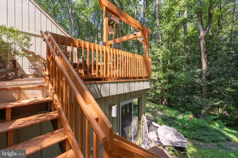 Exterior - 11301 Fieldstone Ln, Reston, VA 20191 photo 6 of 18
