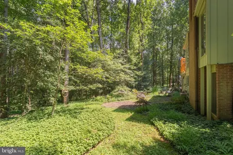 Exterior - 11301 Fieldstone Ln, Reston, VA 20191 photo 16 of 18