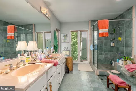 Bath - 11301 Fieldstone Ln, Reston, VA 20191 photo 2 of 4