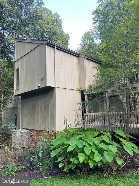 Exterior - 11301 Fieldstone Ln, Reston, VA 20191 photo 18 of 18