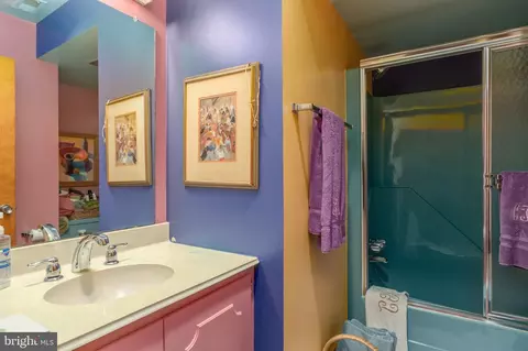 Bath - 11301 Fieldstone Ln, Reston, VA 20191 photo 3 of 4