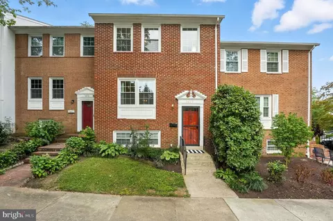 3233 Viscount Ct, Annandale, VA 22003