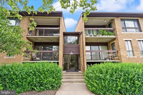 551 Florida Ave #T3, Herndon, VA 20170