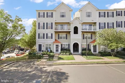 8165 Halley Ct #301, Lorton, VA 22079