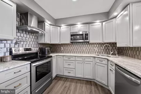 3800 Powell Ln #1129, Falls Church, VA 22041