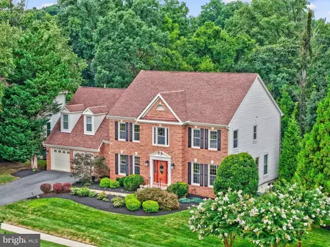 678 Old Hunt Way, Herndon, VA 20170