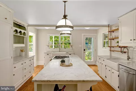 1012 Grant St, Herndon, VA 20170