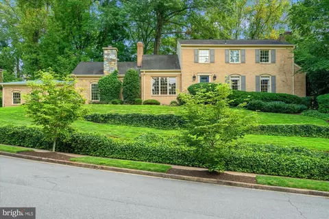 5813 Bent Twig Rd, Mclean, VA 22101