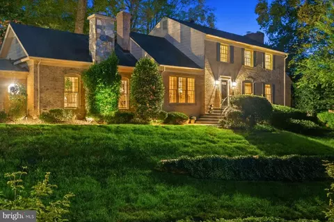 5813 Bent Twig Rd, Mclean, VA 22101