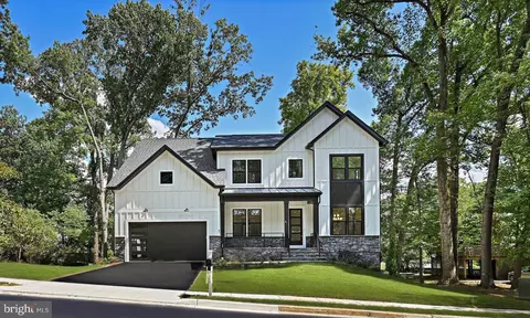 1913 Storm Dr, Falls Church, VA 22043
