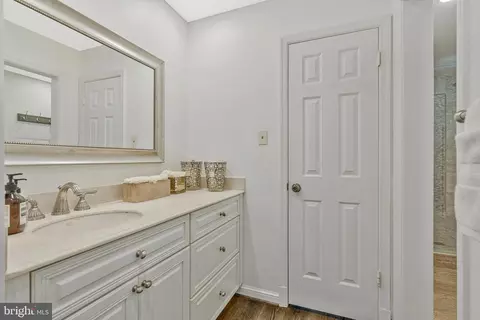 Bath - 6280 Dunaway Ct, Mclean, VA 22101 photo 3 of 6