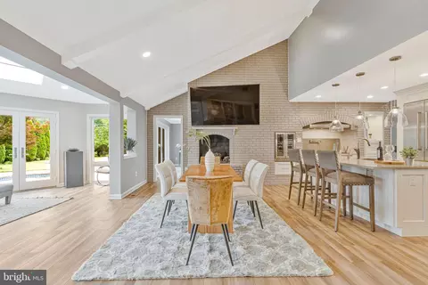 Dining - 6280 Dunaway Ct, Mclean, VA 22101 photo 5 of 7