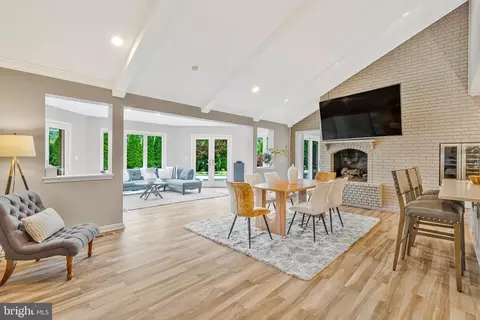 Dining - 6280 Dunaway Ct, Mclean, VA 22101 photo 4 of 7