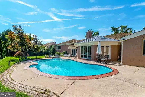 Exterior - 6280 Dunaway Ct, Mclean, VA 22101 photo 10 of 14