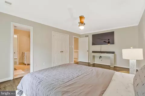 Bedroom - 6280 Dunaway Ct, Mclean, VA 22101 photo 5 of 8