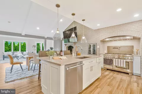 Kitchen - 6280 Dunaway Ct, Mclean, VA 22101 photo 4 of 5
