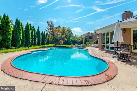 Exterior - 6280 Dunaway Ct, Mclean, VA 22101 photo 11 of 14