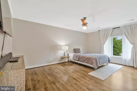 Bedroom - 6280 Dunaway Ct, Mclean, VA 22101 photo 4 of 8