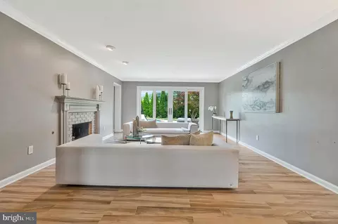 Living - 6280 Dunaway Ct, Mclean, VA 22101 photo 1 of 6