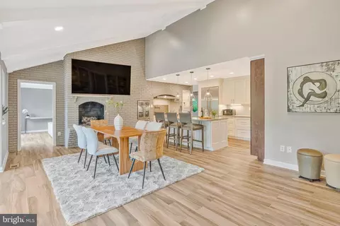 Dining - 6280 Dunaway Ct, Mclean, VA 22101 photo 3 of 7