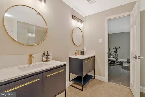 Bath - 6280 Dunaway Ct, Mclean, VA 22101 photo 6 of 6