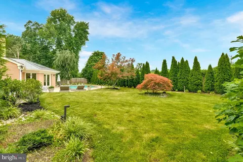 Exterior - 6280 Dunaway Ct, Mclean, VA 22101 photo 13 of 14