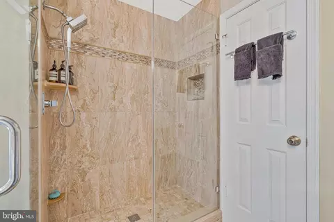 Bath - 6280 Dunaway Ct, Mclean, VA 22101 photo 5 of 6