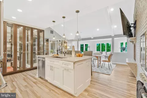 Kitchen - 6280 Dunaway Ct, Mclean, VA 22101 photo 3 of 5