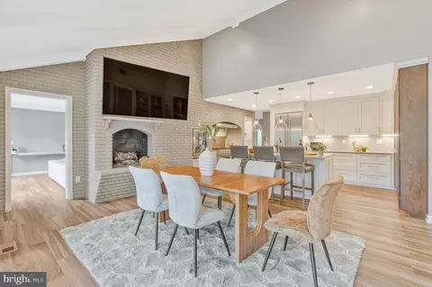 Dining - 6280 Dunaway Ct, Mclean, VA 22101 photo 2 of 7