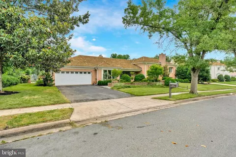 Exterior - 6280 Dunaway Ct, Mclean, VA 22101 photo 2 of 14