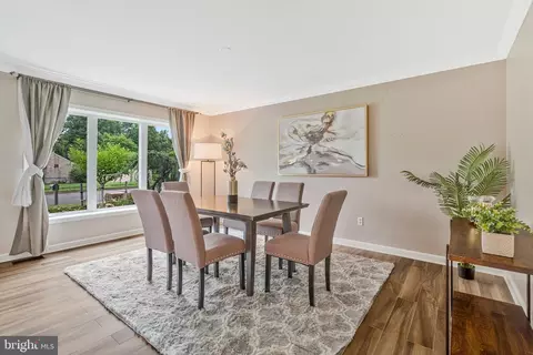 Dining - 6280 Dunaway Ct, Mclean, VA 22101 photo 6 of 7